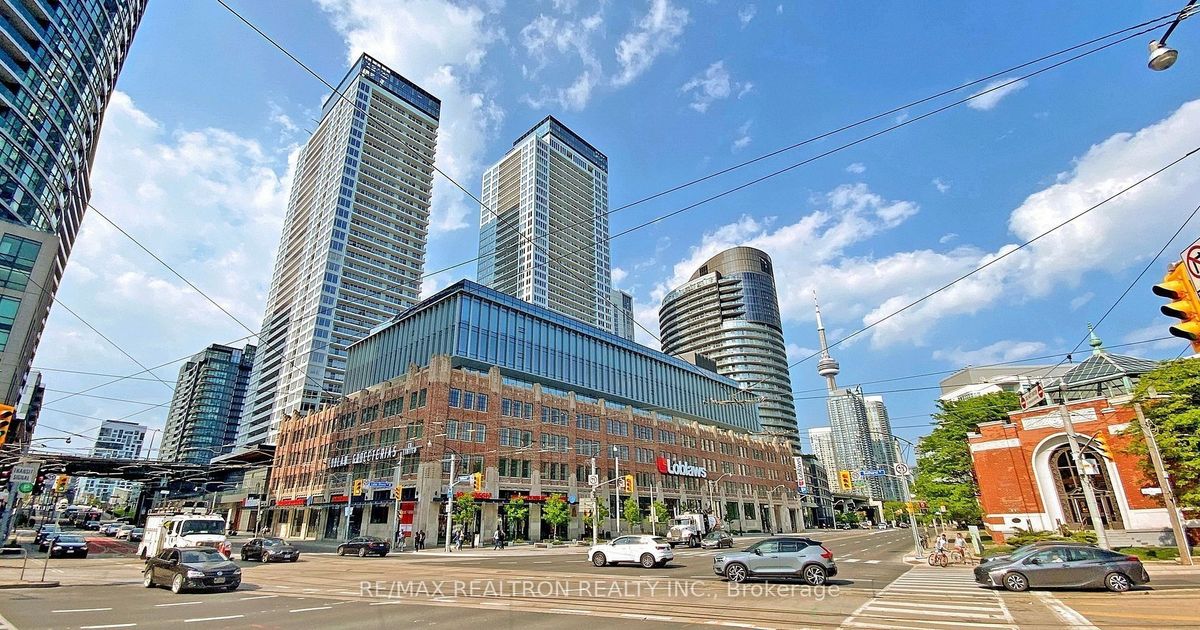 17 Bathurst Street Toronto