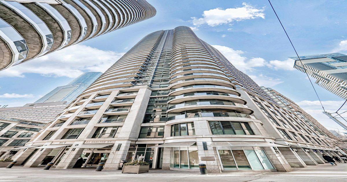 21 Carlton Street Toronto