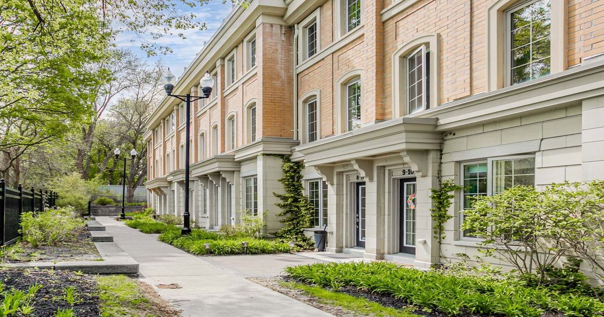 10 Hargrave Lane Toronto