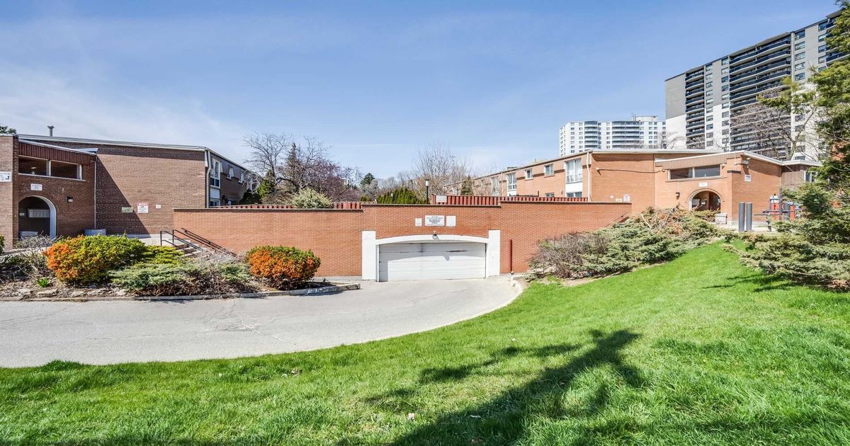 10 Leith Hill Road Toronto
