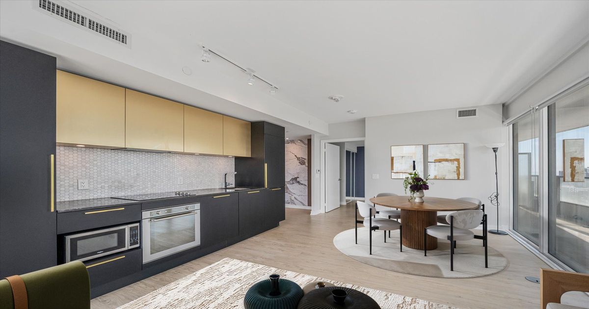 85 Wood Street Toronto