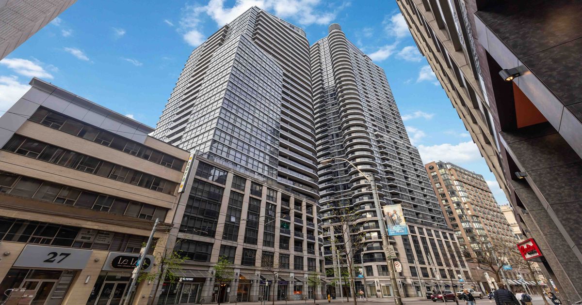 21 Carlton Street Toronto