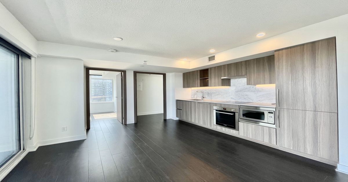 19 Bathurst Street W Toronto