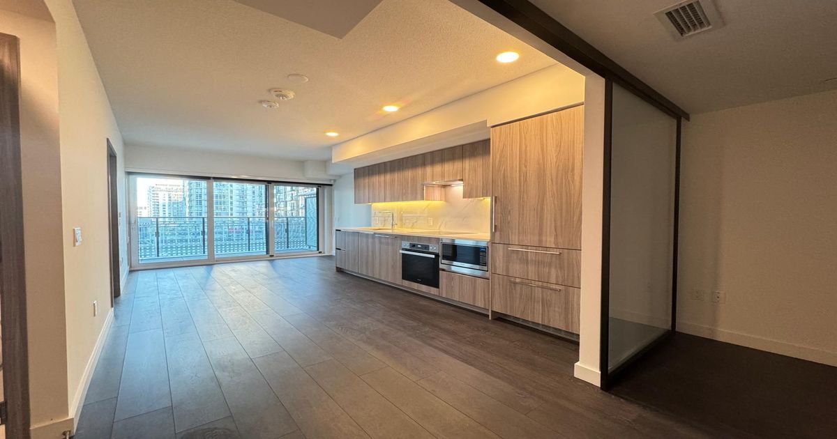 1 Concord Cityplace Way Toronto