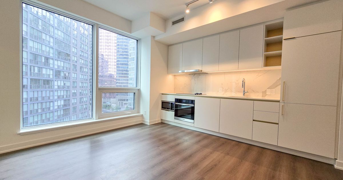 8 Wellesley Street W Toronto