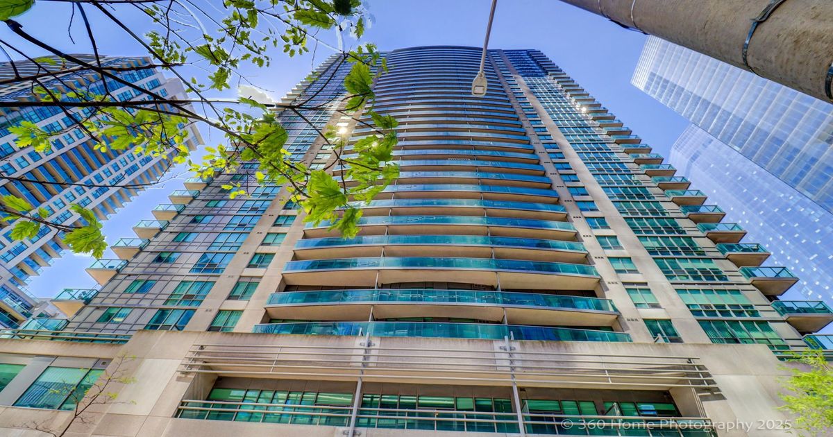 30 Grand Trunk Crescent Toronto
