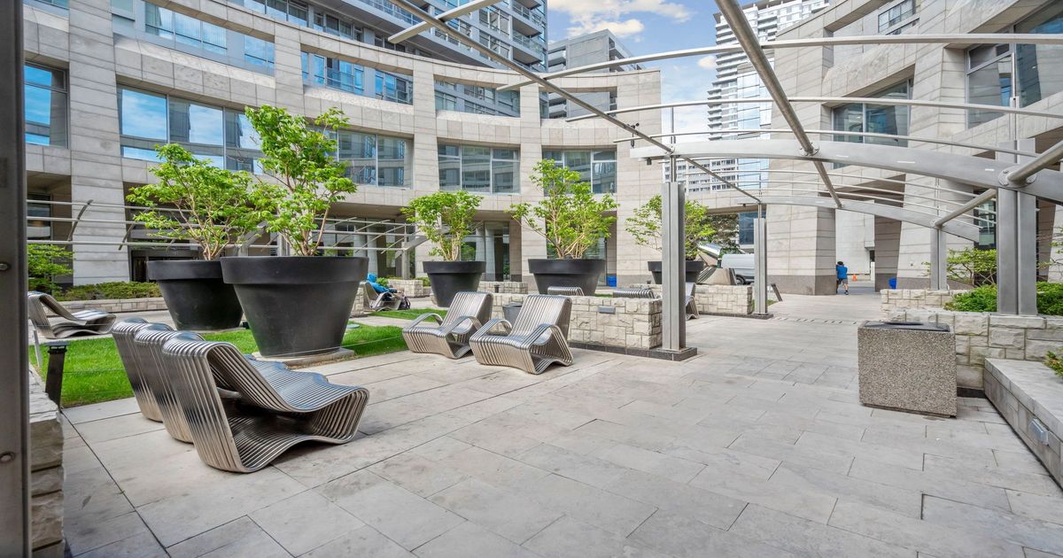 2181 Yonge Street Toronto