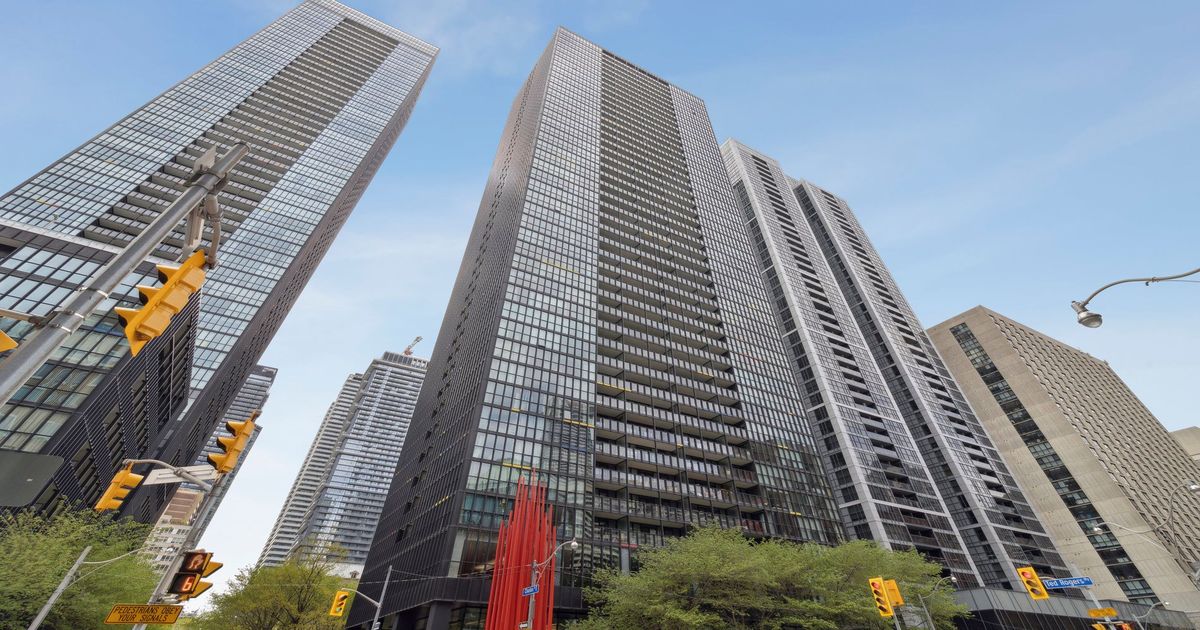 110 Charles Street E Toronto