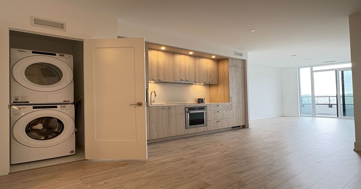 10 Inn On The Park Drive Toronto