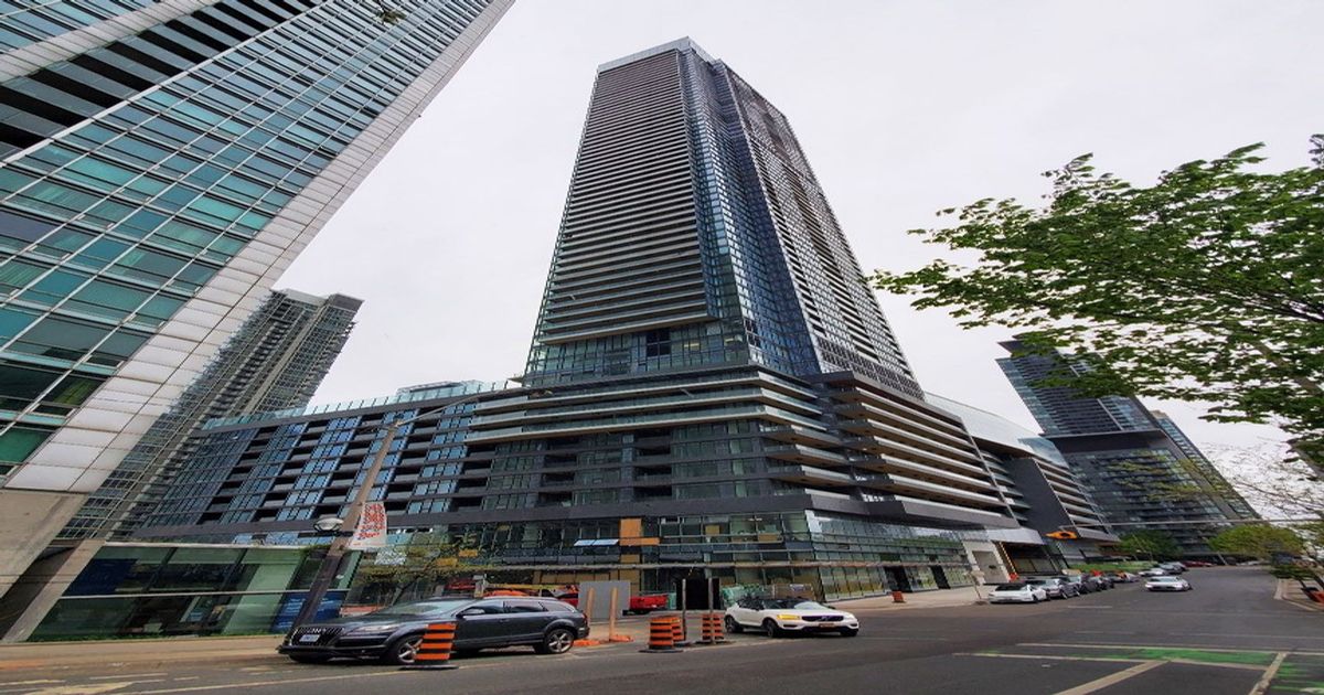1 Concord Cityplace Way Toronto