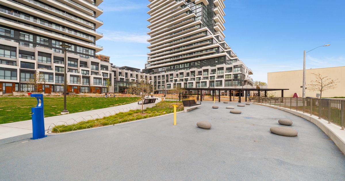 10 Inn On The Park Drive Toronto