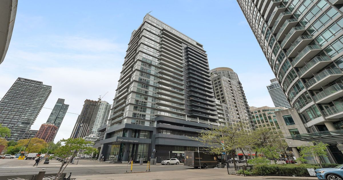 352 Front Street W Toronto