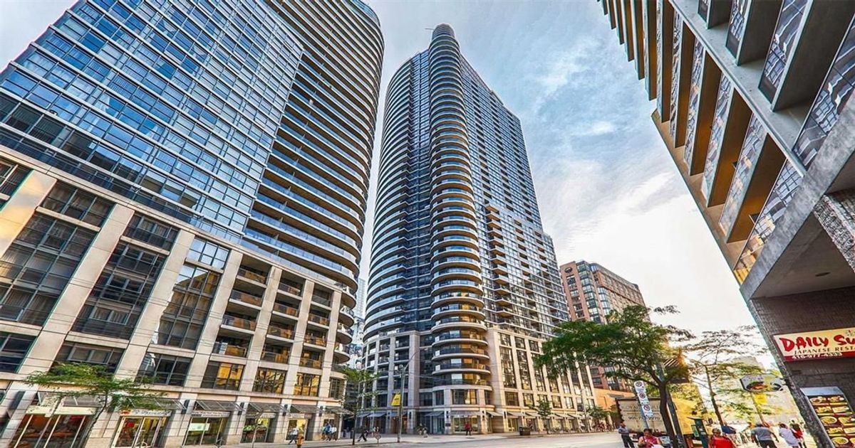 21 Carlton Street Toronto