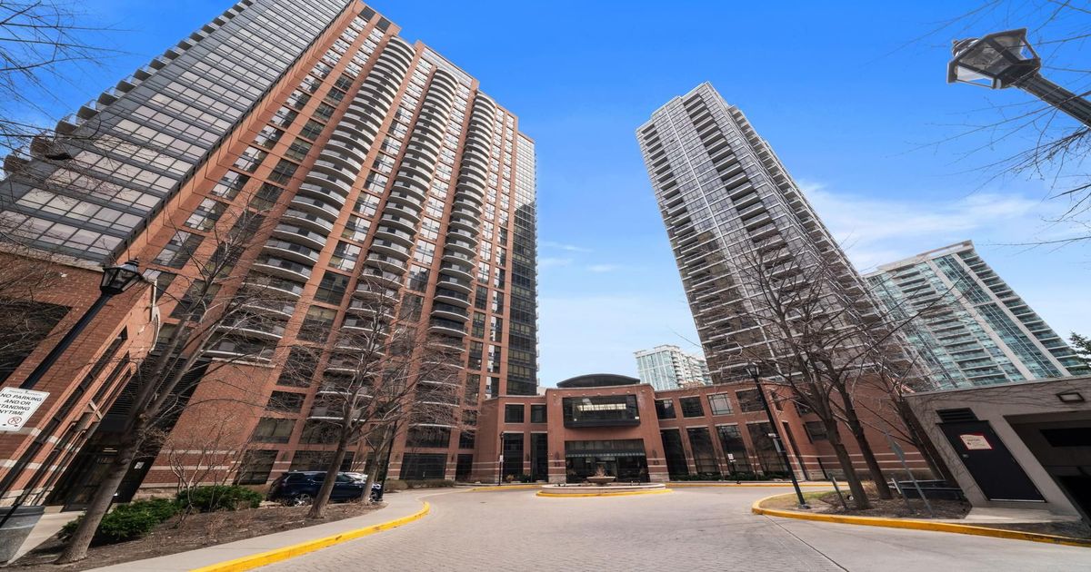 33 Sheppard Avenue E Toronto