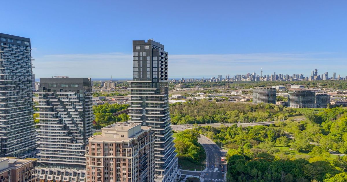 10 Inn On The Park Drive Toronto