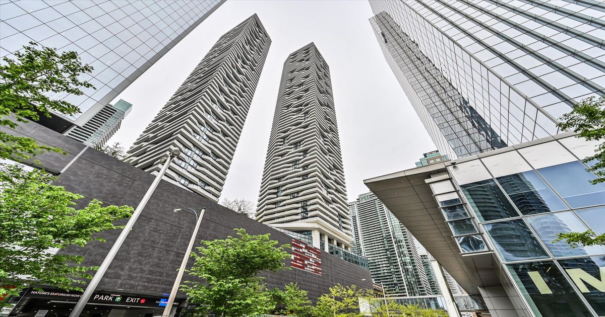 88 Harbour Street Toronto