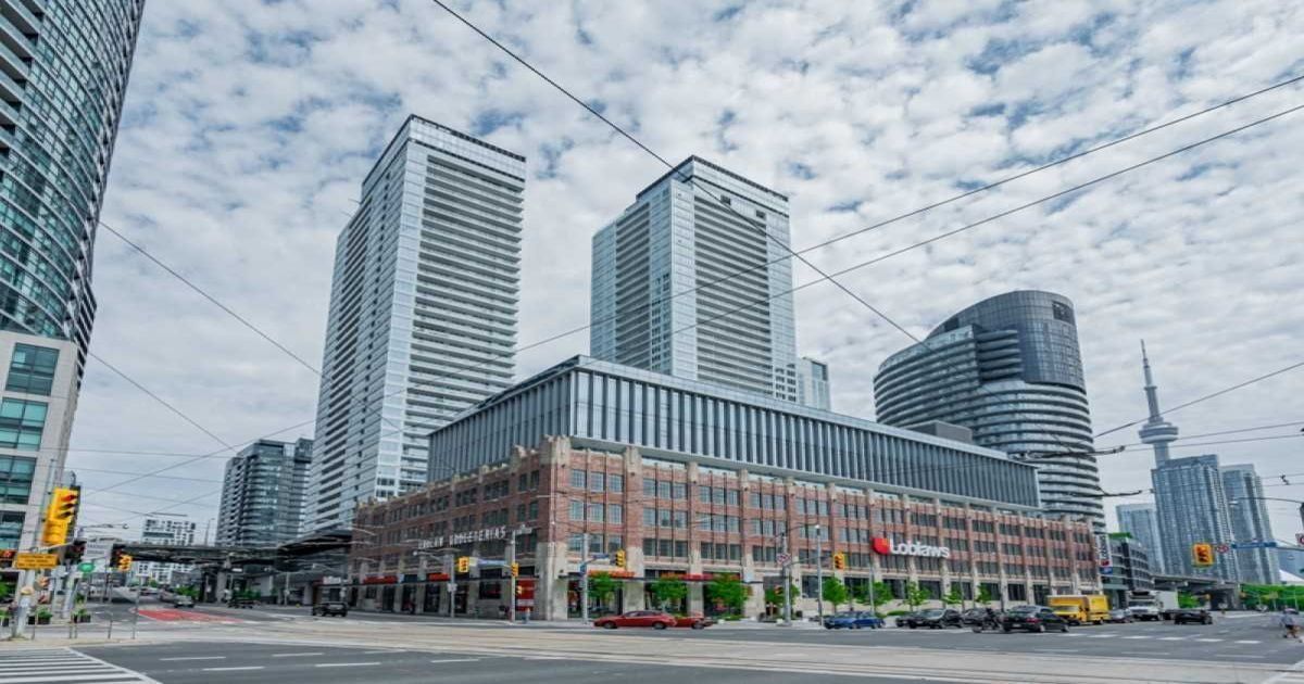 17 Bathurst Street Toronto