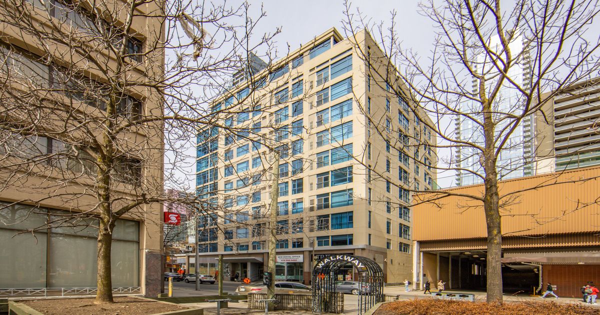 8 WELLESLEY Street E Toronto
