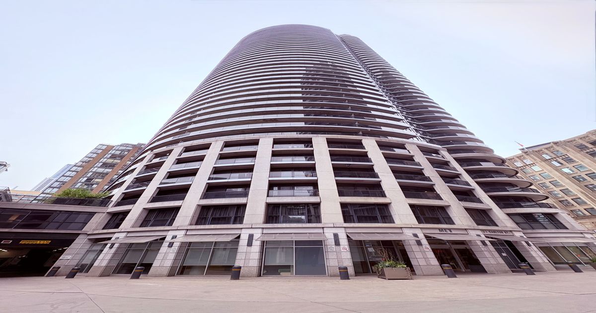 21 Carlton Street Toronto