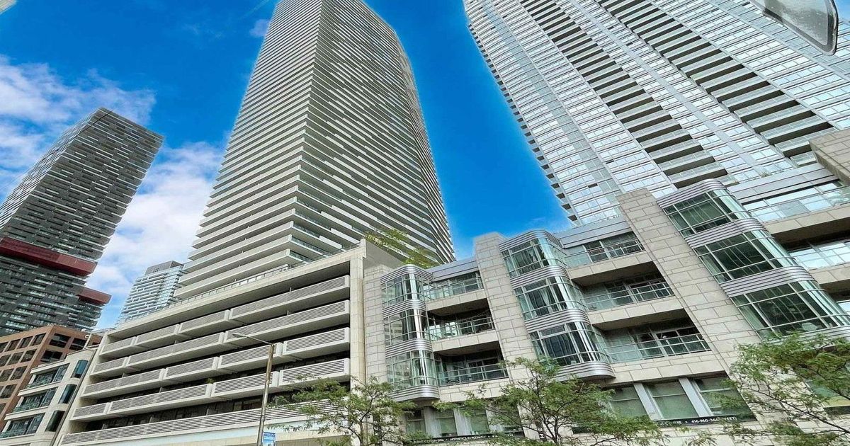 2221 Yonge Street Toronto