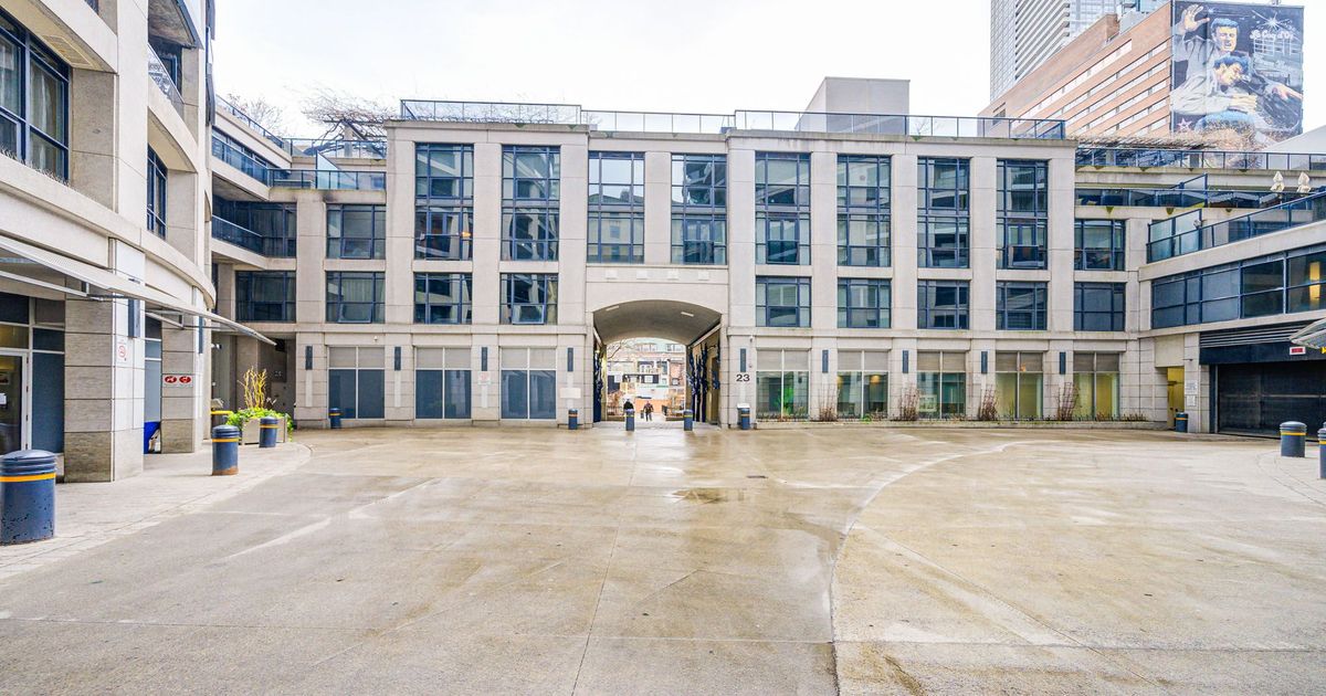 23 Carlton Street Toronto