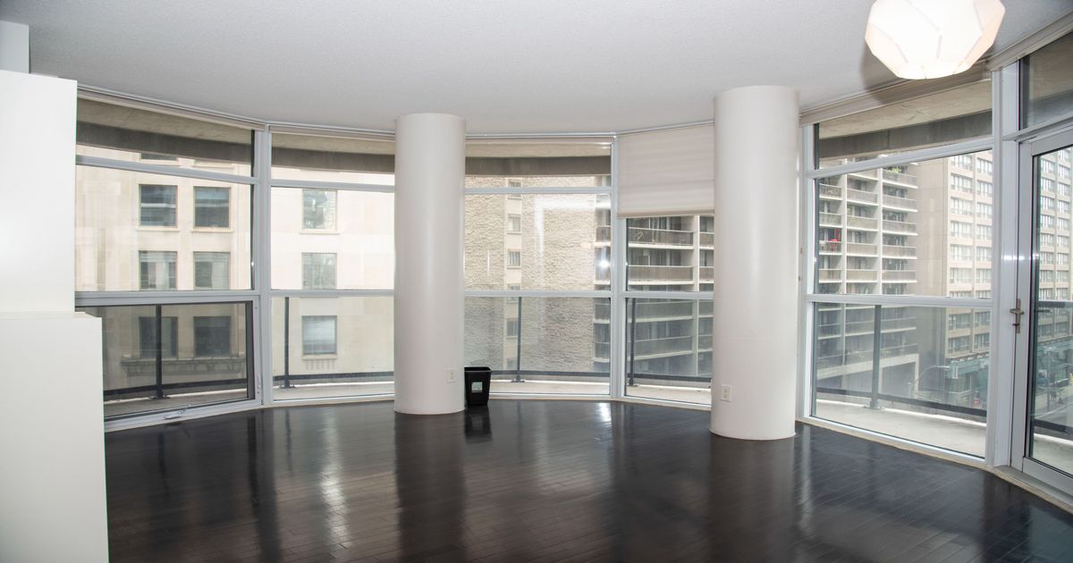 21 Carlton Street Toronto