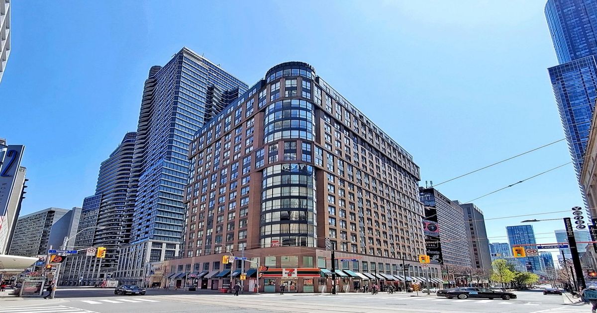 7 Carlton Street Toronto