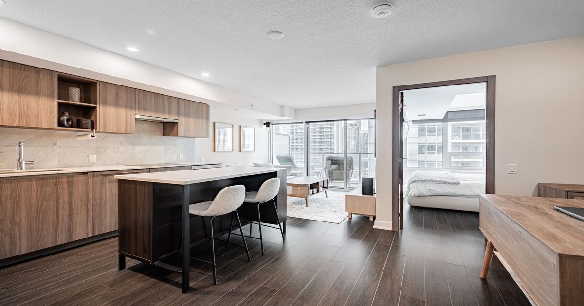 19 Bathurst Street Toronto