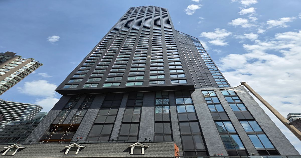 8 Wellesley Street W Toronto
