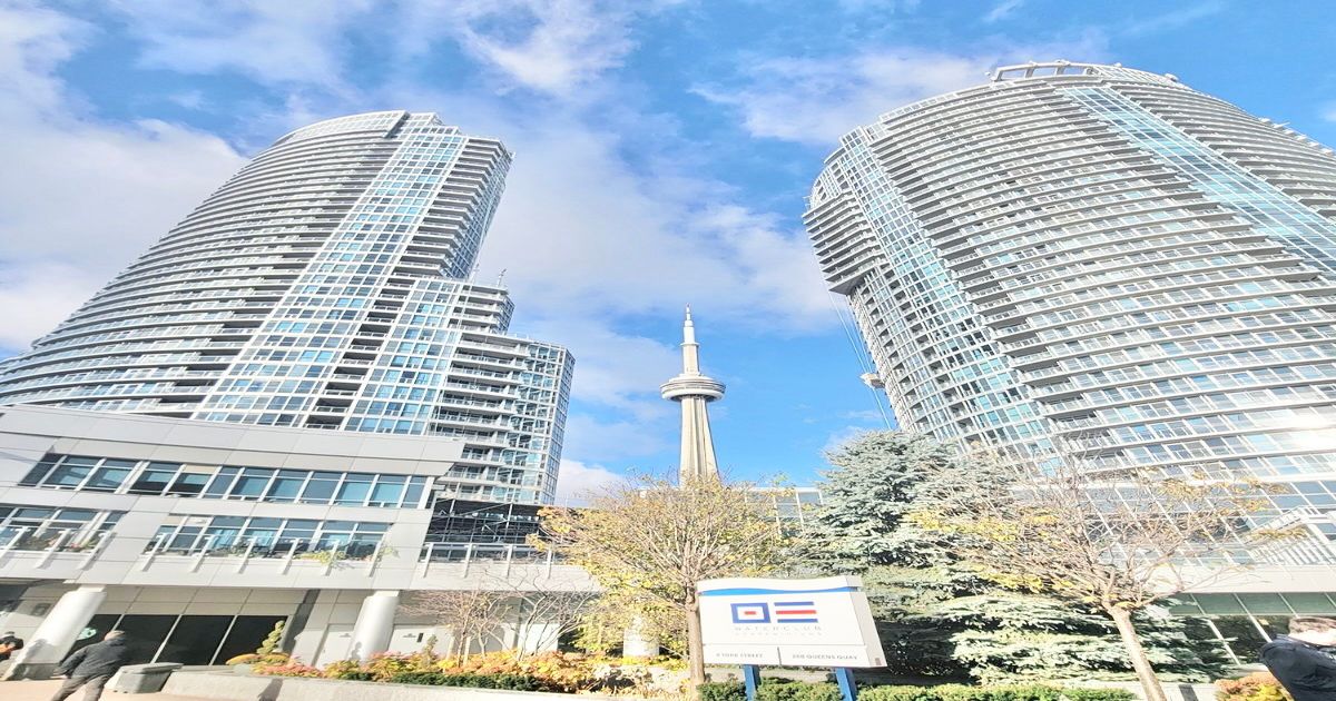 208 Queens Quay W Toronto