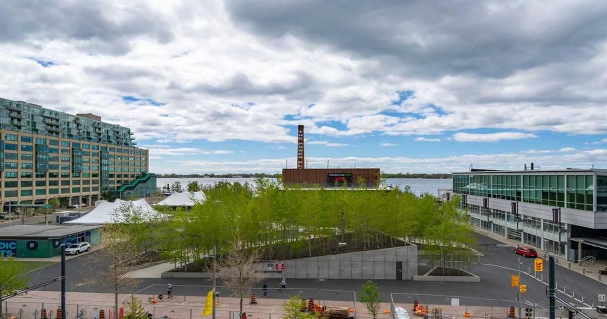 218 Queens Quay W Toronto