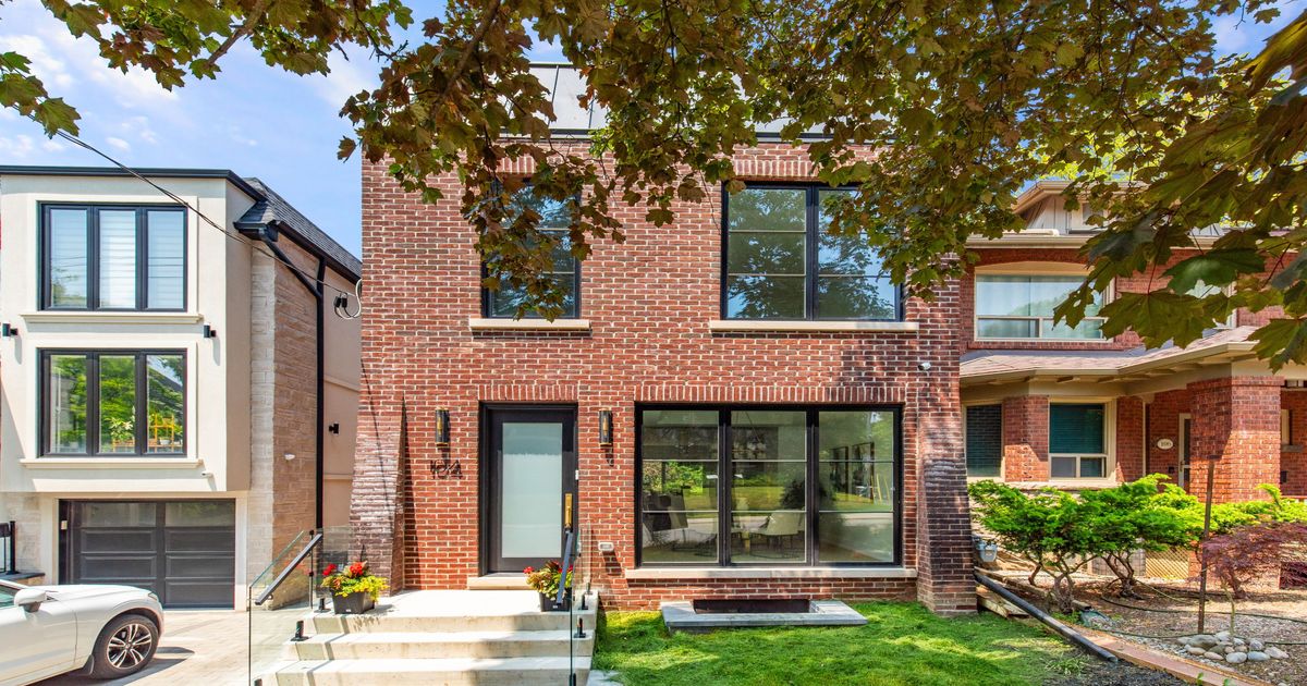 104 Manor Road E Toronto