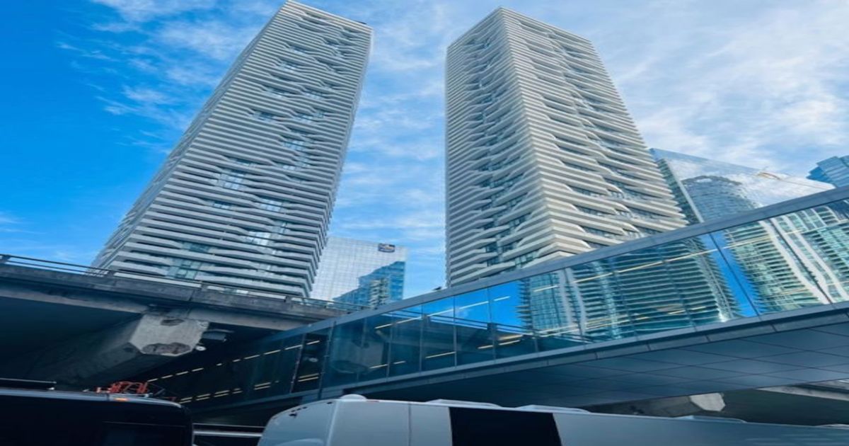 100 Harbour Street Toronto