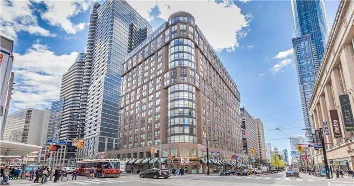7 Carlton Street Toronto
