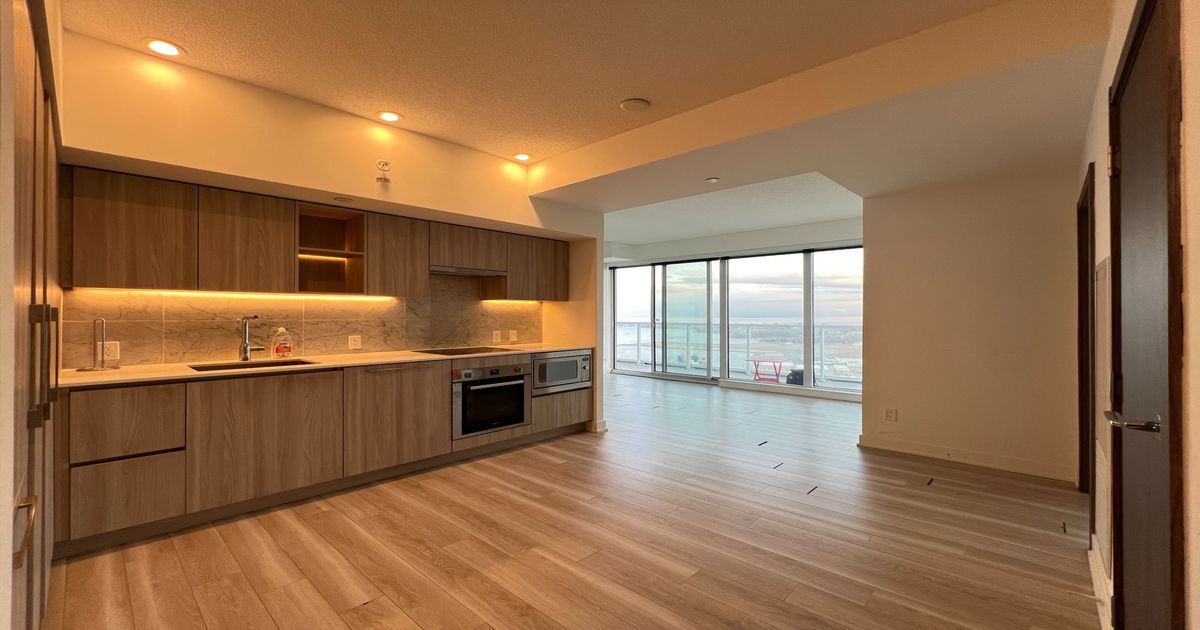 19 Bathurst Street Toronto