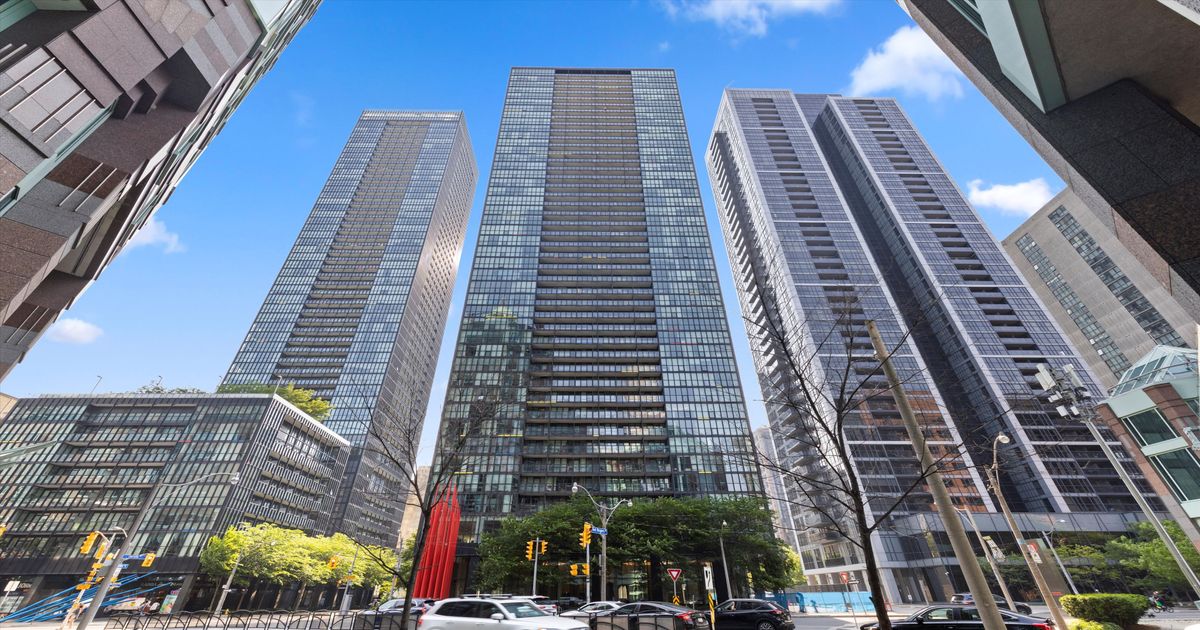 110 Charles Street E Toronto