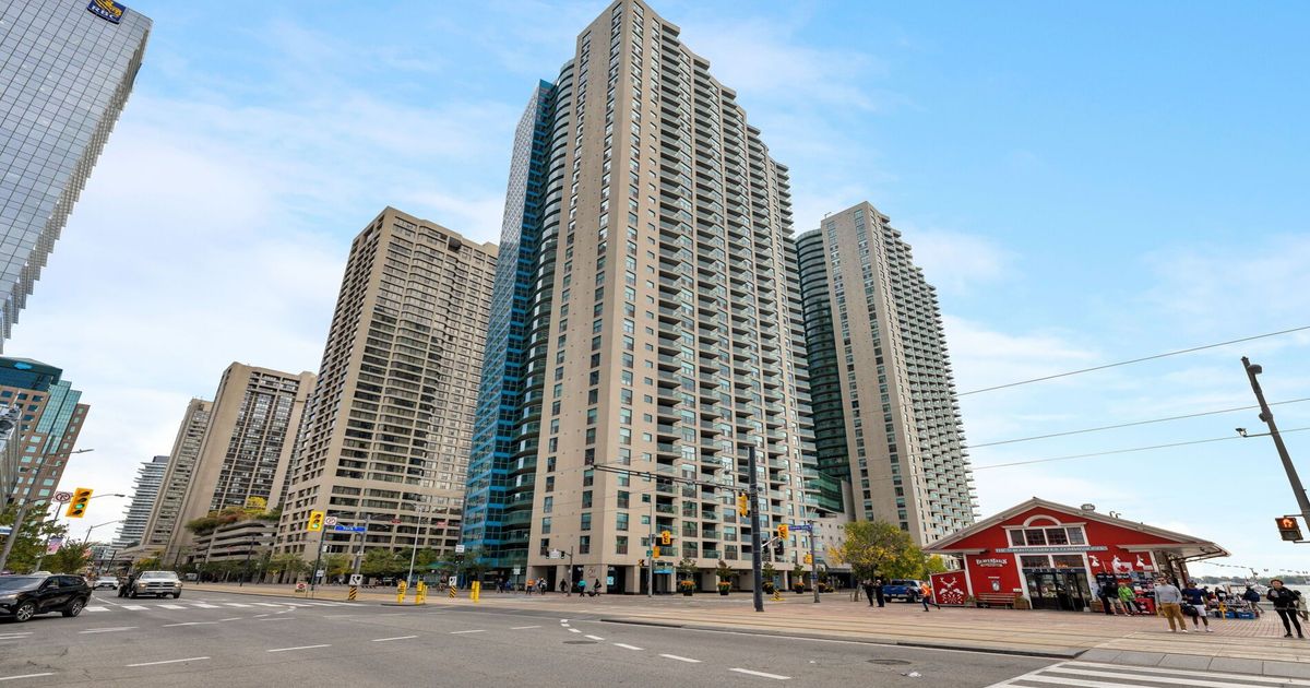 99 Harbour Square Toronto