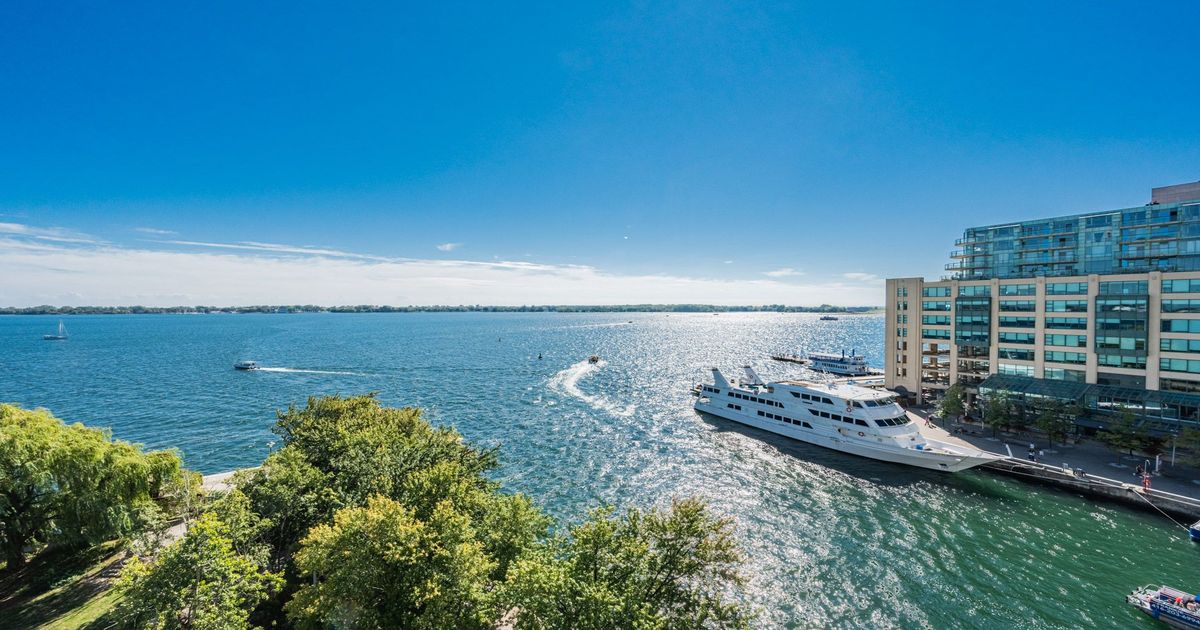 99 Harbour Square Toronto