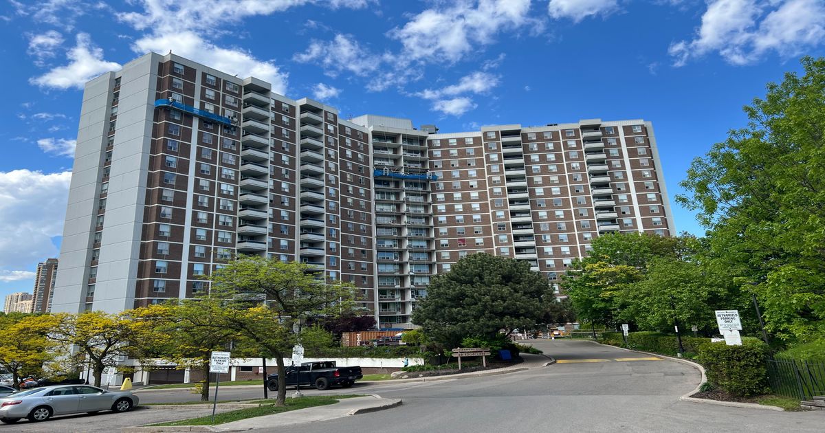 20 Edgecliff Golfway Toronto