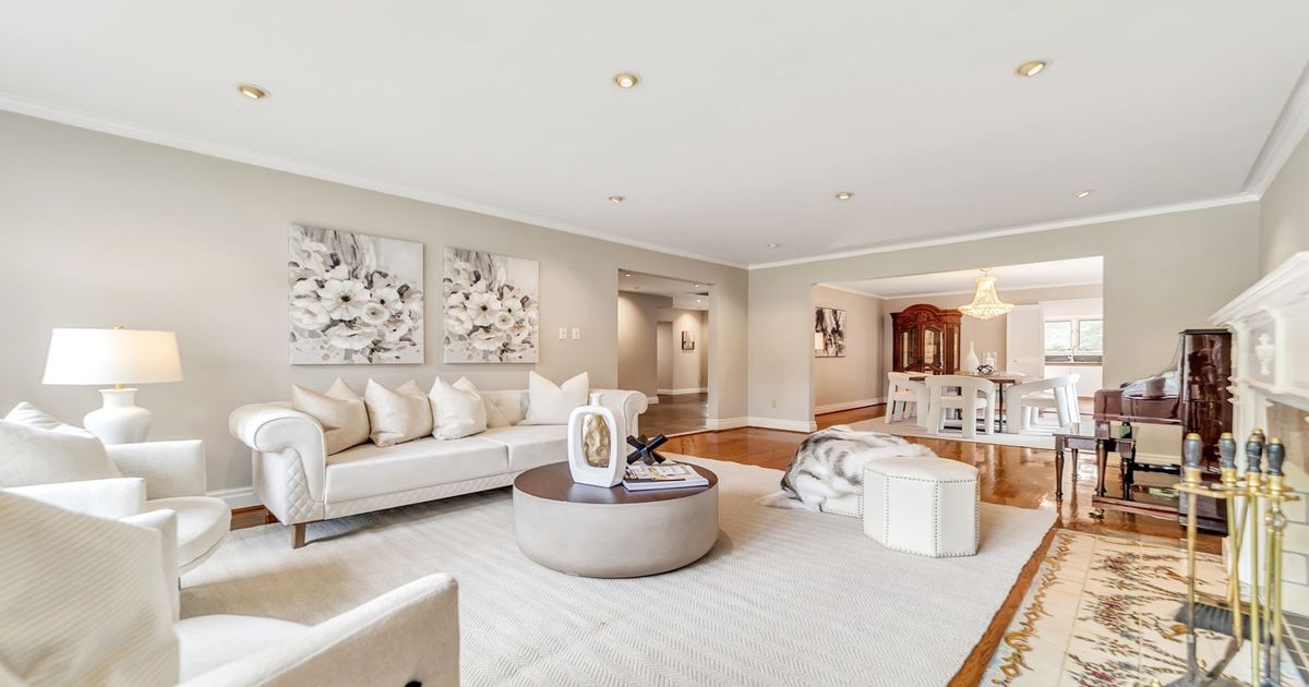 153 Banbury Road E Toronto