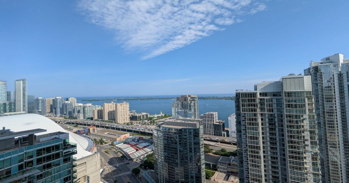 1 Concord Cityplace Way Toronto