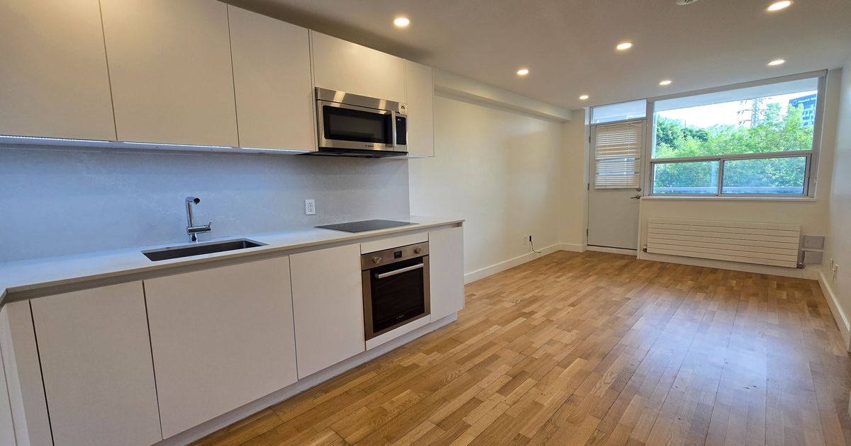 230 Oak Street Toronto