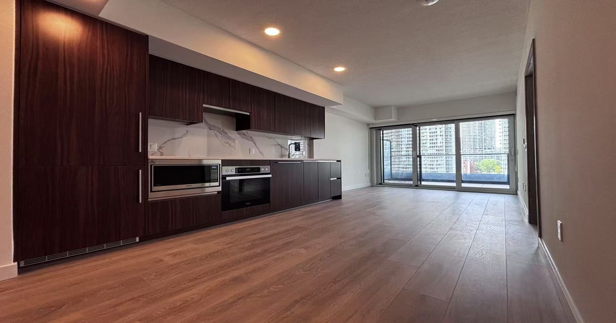 1 Concord Cityplace Way Toronto