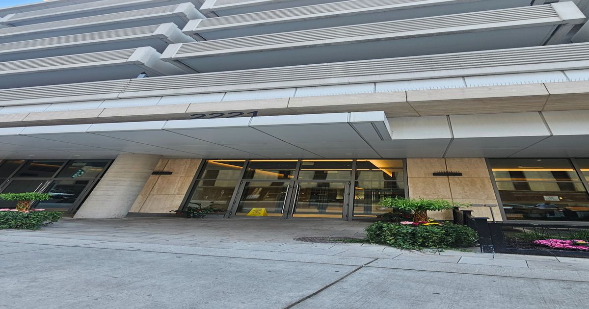 2221 Yonge Street E Toronto