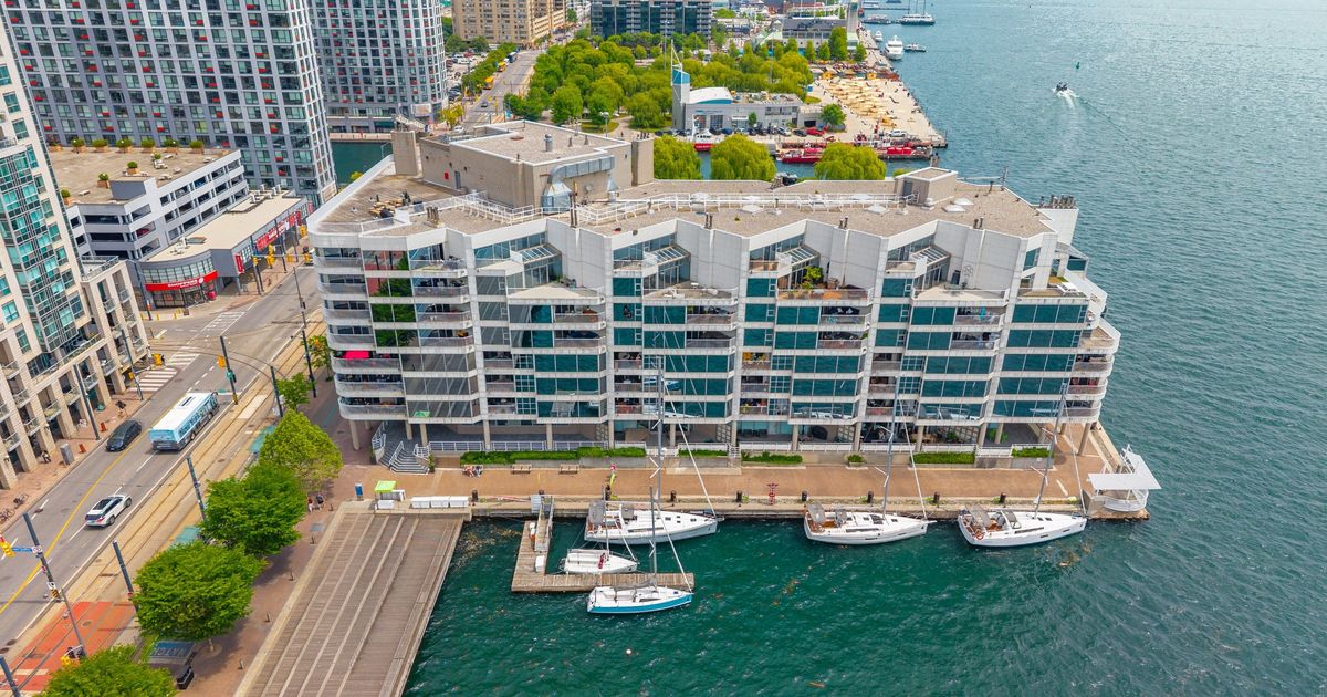 401 Queens Quay W Toronto