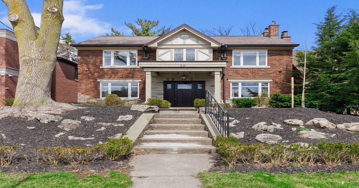 32 Parkhurst Boulevard Toronto