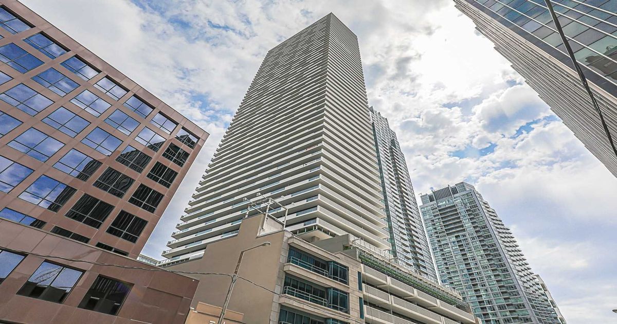 2221 Yonge Street Toronto