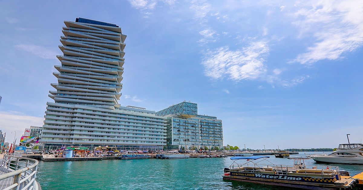 15 Queens Quay E Toronto