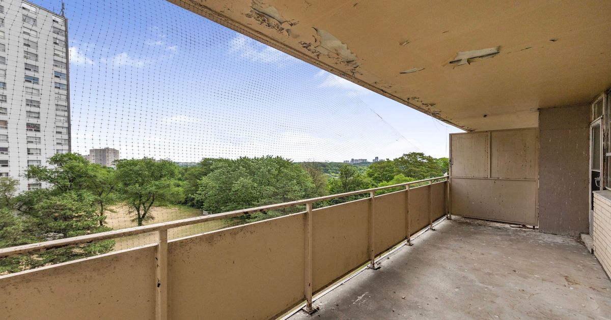65 Thorncliffe Park Drive Toronto