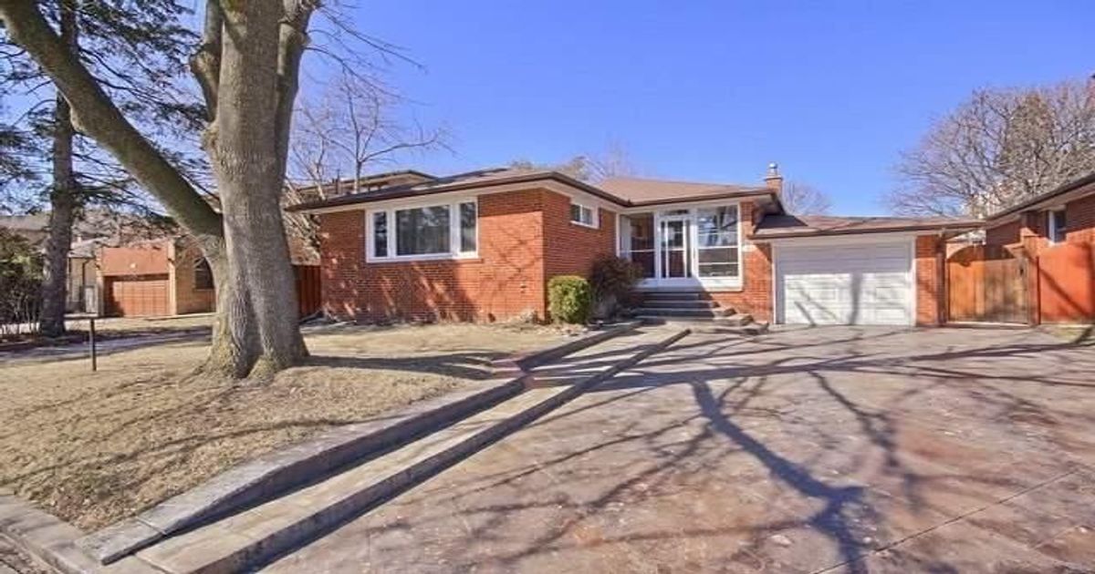 182 Moore Park Avenue Toronto